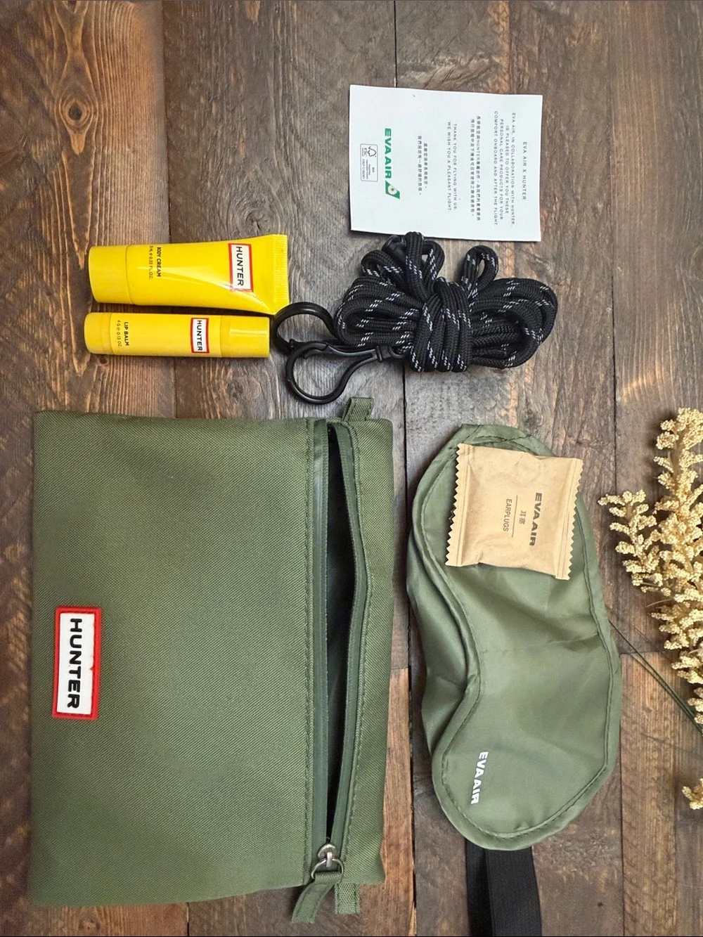 Hunter x EVA Air Olive Green Crossbody Travel Amenity Pouch Set NWOT